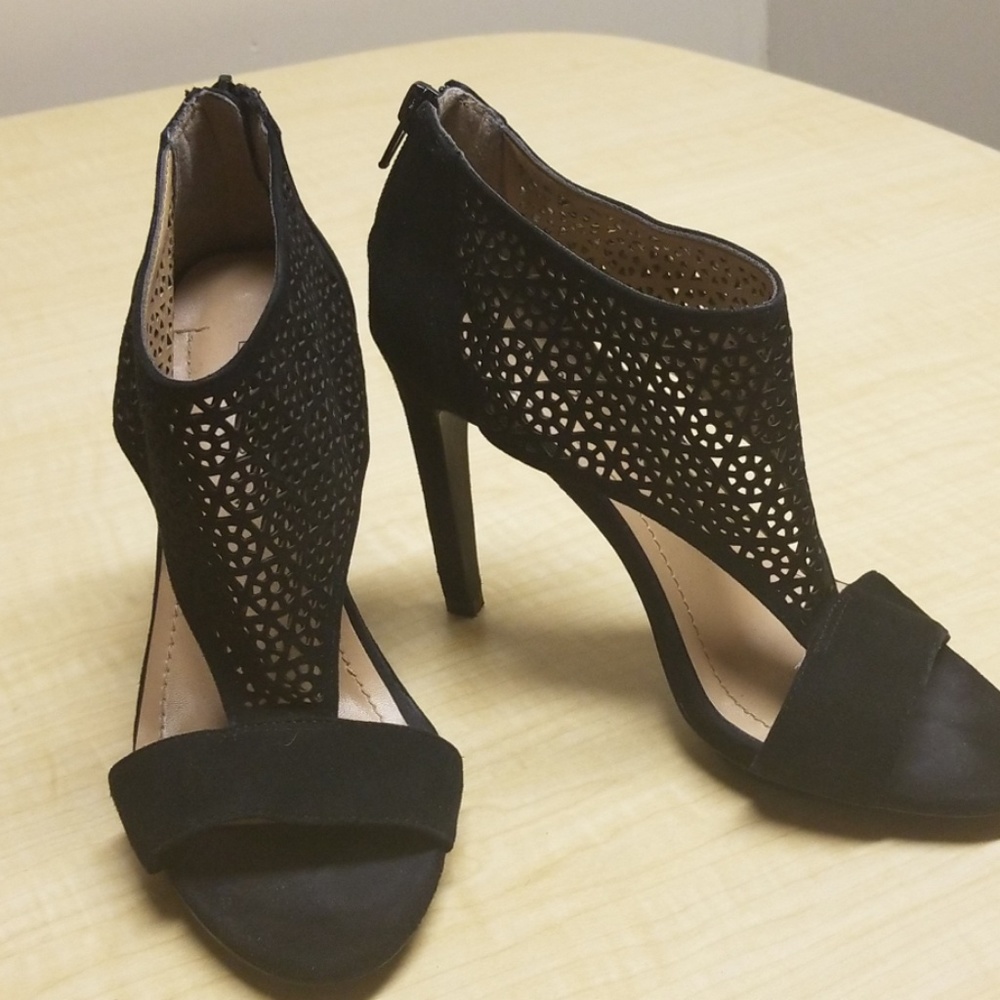 Shoes - Picture 5 of 5